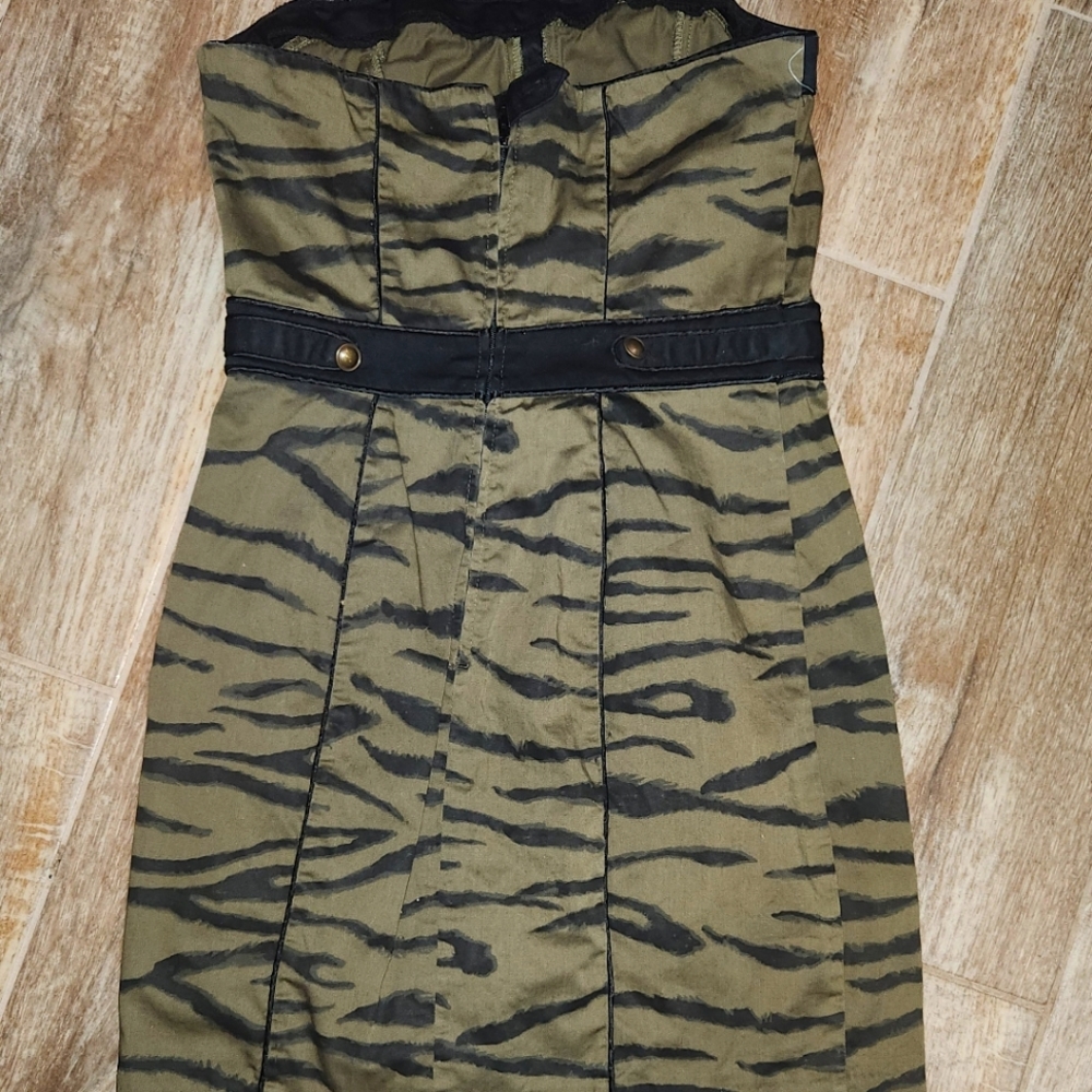H&M Green/ Black Tiger Striped Dress,  Size 8 - Picture 2 of 4